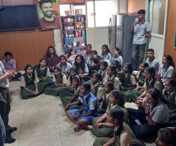 fe434004-8ffa-4aba-94b1-df13a2d4bc34